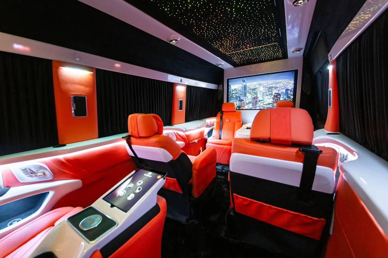 Comfort and entertainment area in the Ertex Herm&egrave;s Sprinter